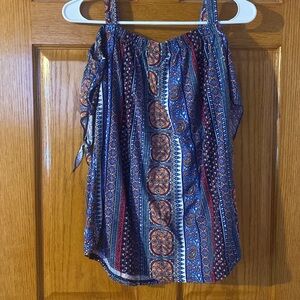 Pattern shirt off the shoulders